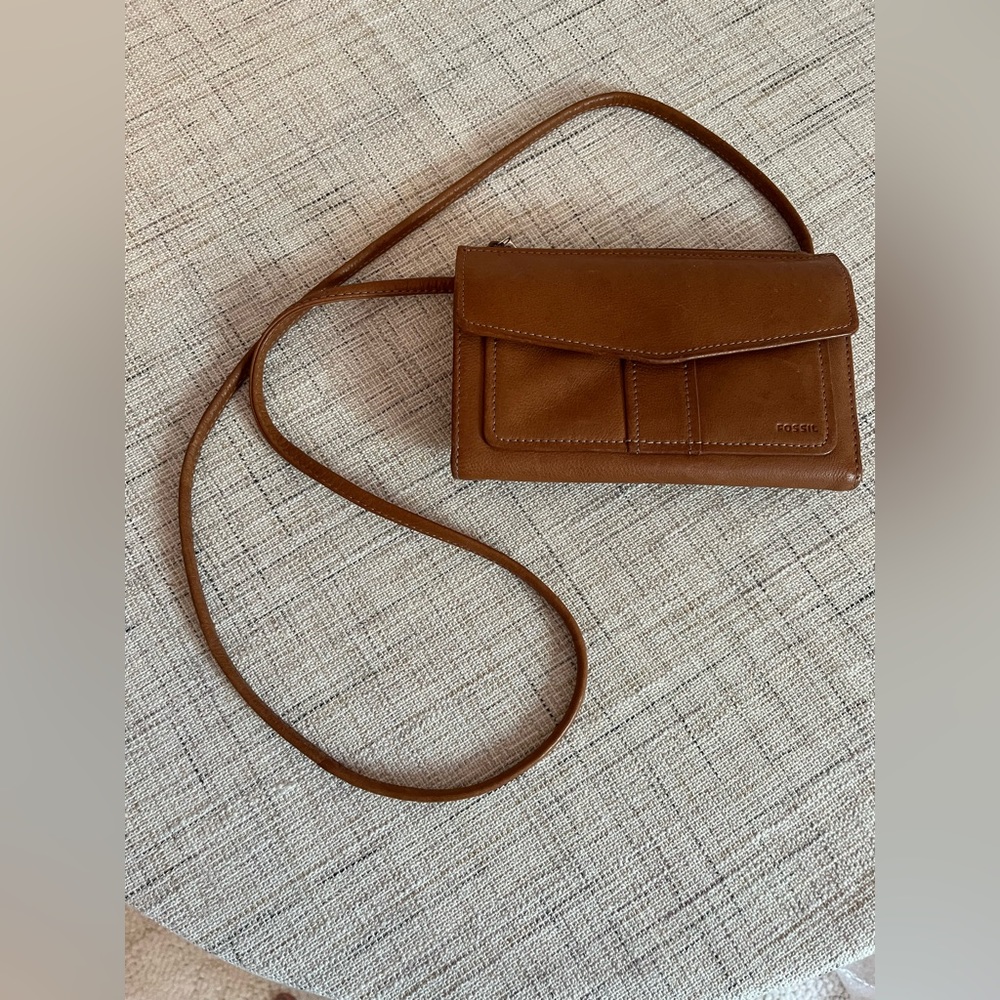 Fossil crossbody leather wallet